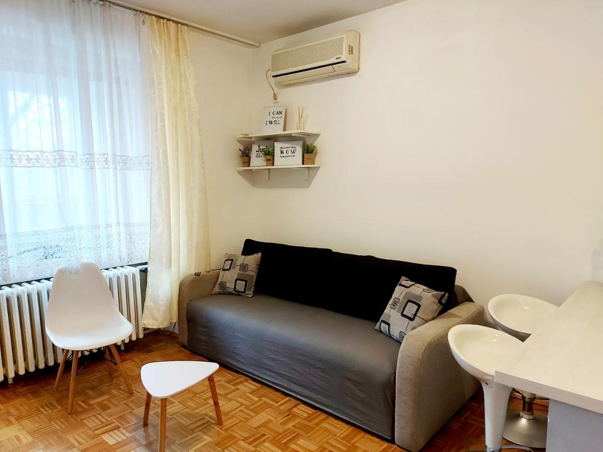 Red Brick Apartment Belgrade Exterior photo