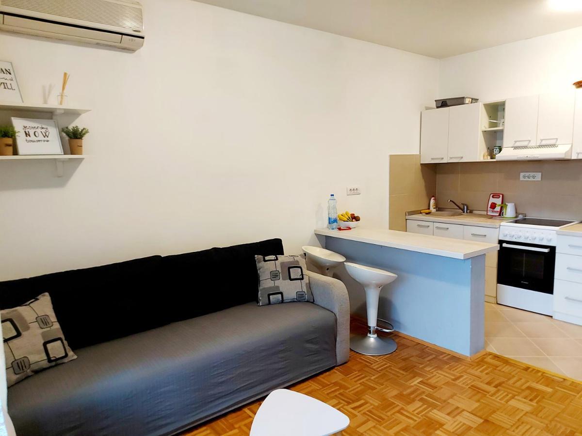 Red Brick Apartment Belgrade Exterior photo